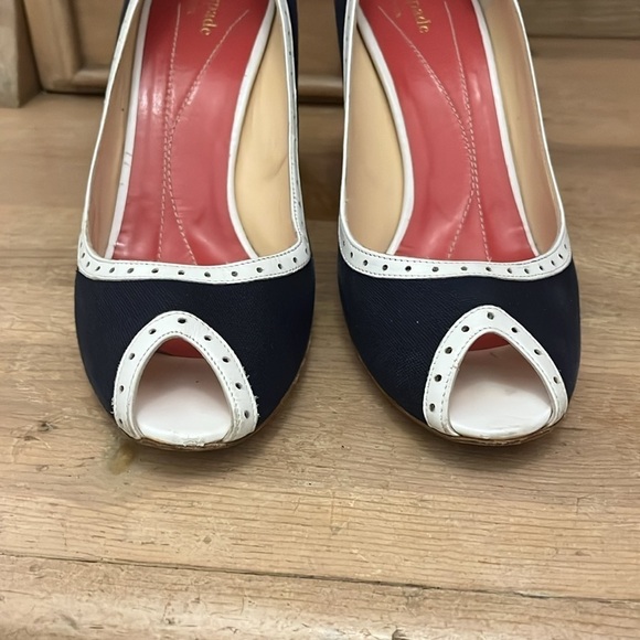 Kate Spade “Giselle” Pumps Heels Peep Toe Canvas + Leather Trim Size 9.5 Navy - Picture 3 of 9